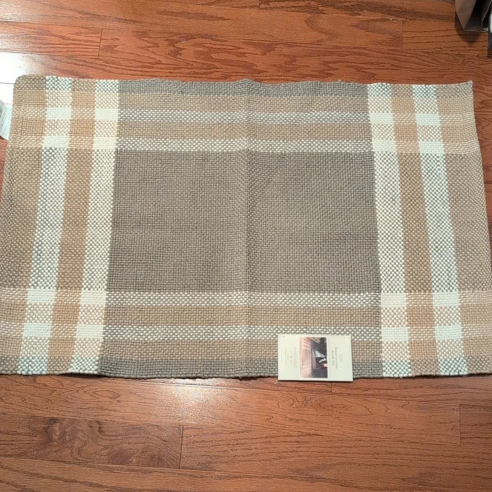 Threshold Indoor/Outdoor Accent Rug Plaid Tan and Greyish Green NWT
